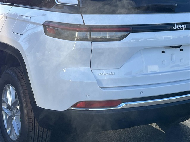 2025 Jeep Grand Cherokee Laredo X photo 4