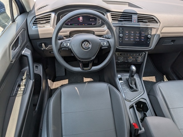 2020 Volkswagen Tiguan SEL photo 3