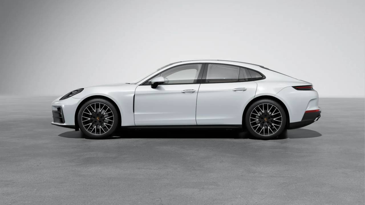 2026 Porsche Panamera 4 photo 2