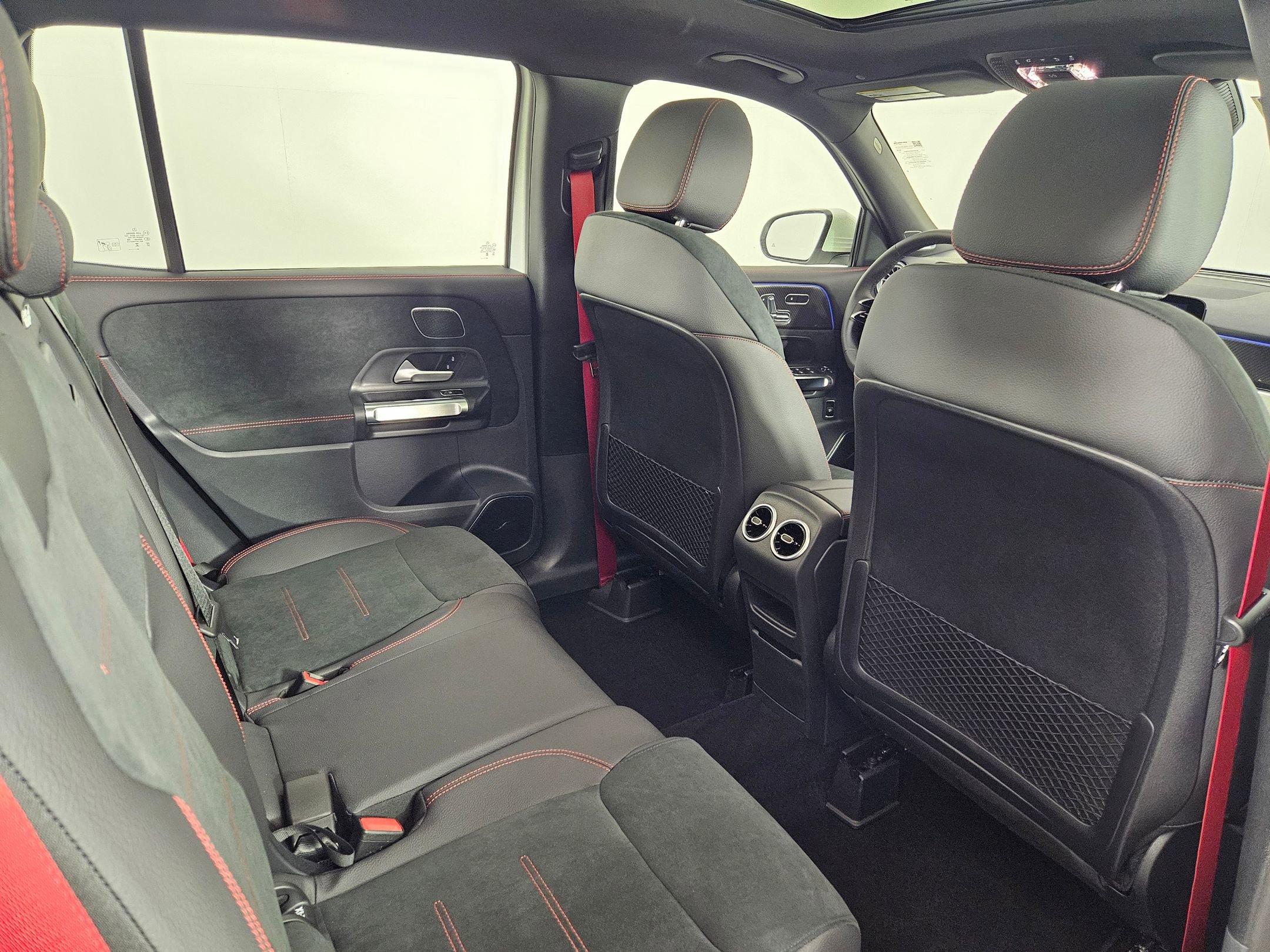 2025 Mercedes Benz GLB AMG 35 4MATIC photo 15