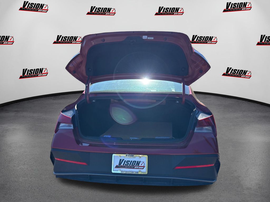 2025 Hyundai Elantra SEL Sport photo 11