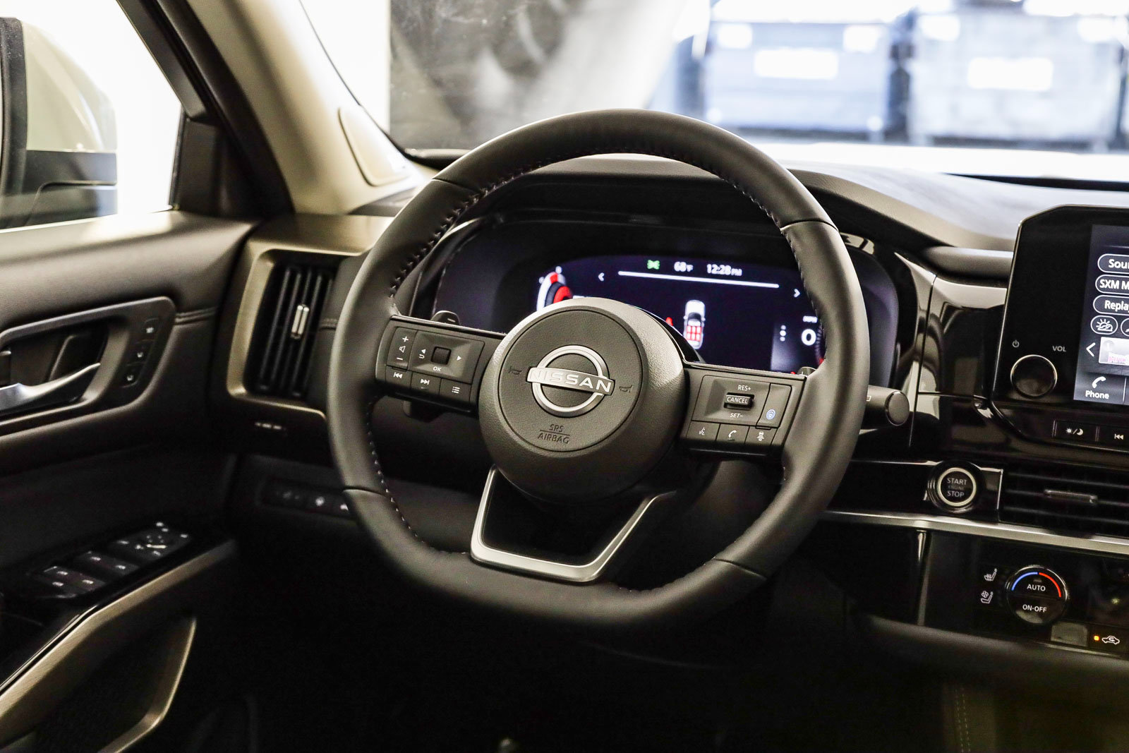 2025 Nissan Pathfinder Platinum photo 17