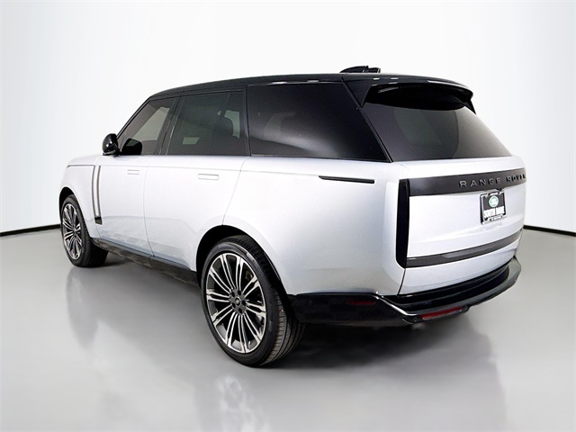 2025 Land Rover Range Rover SE photo 4