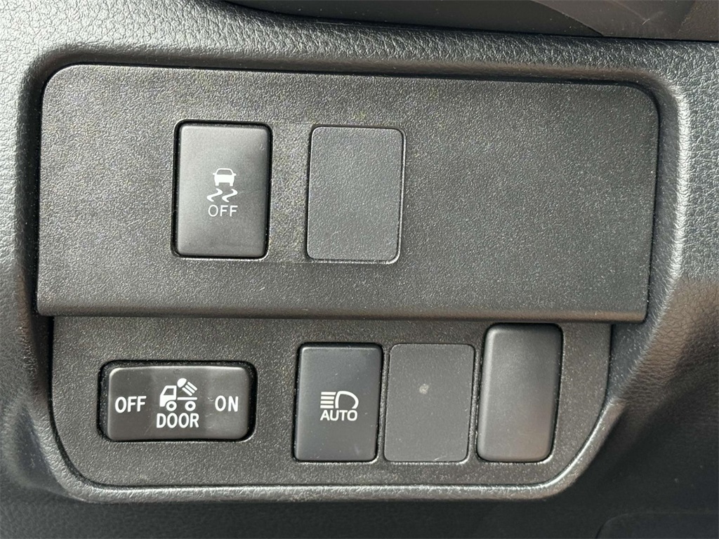 2021 Toyota Tacoma SR5 photo 25