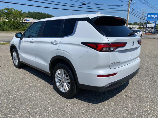 2024 Mitsubishi Outlander ES photo 6