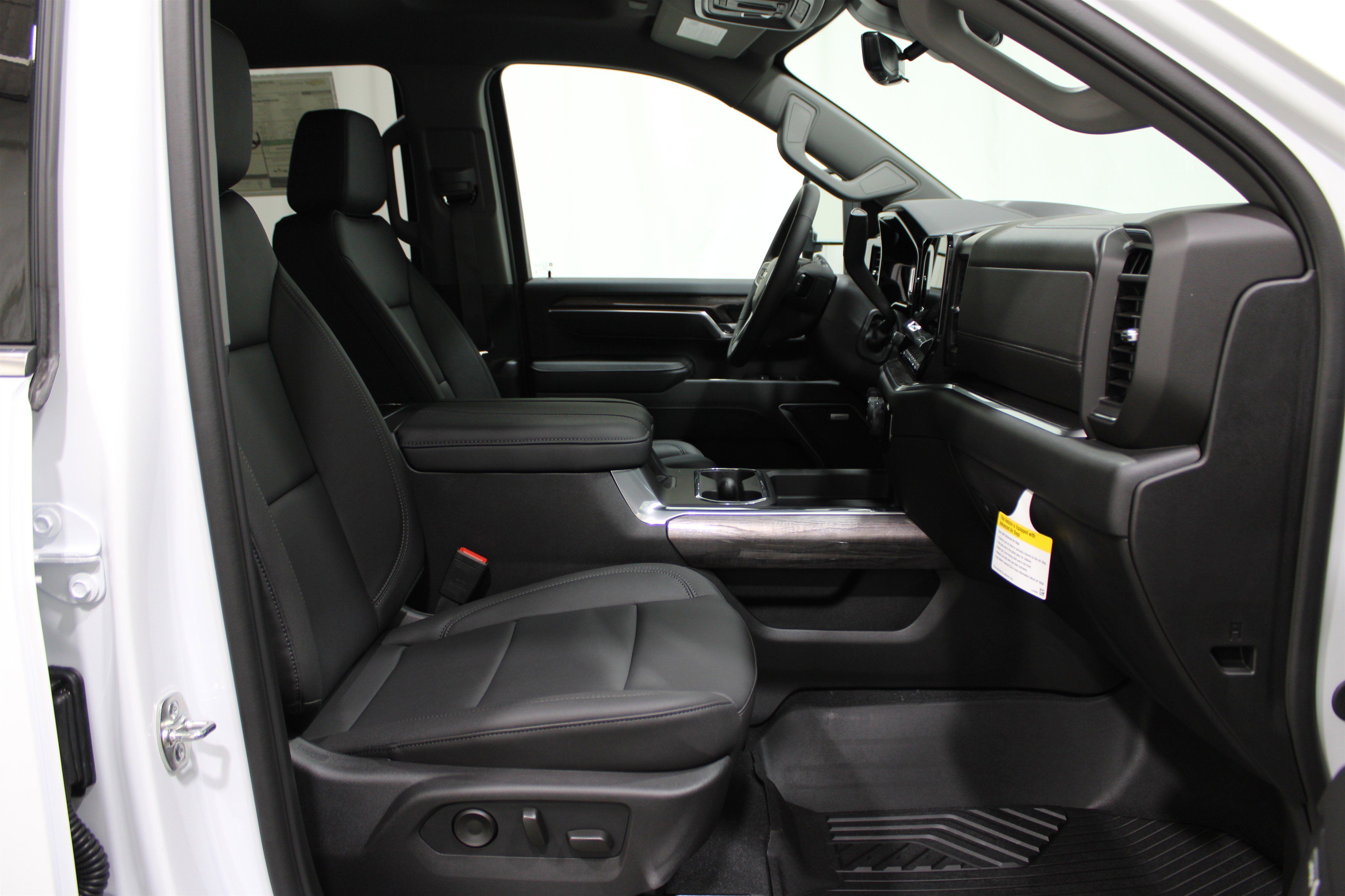 2025 Chevrolet Silverado 3500HD LTZ photo 10