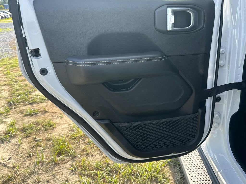 2024 Jeep Wrangler Sahara photo 21