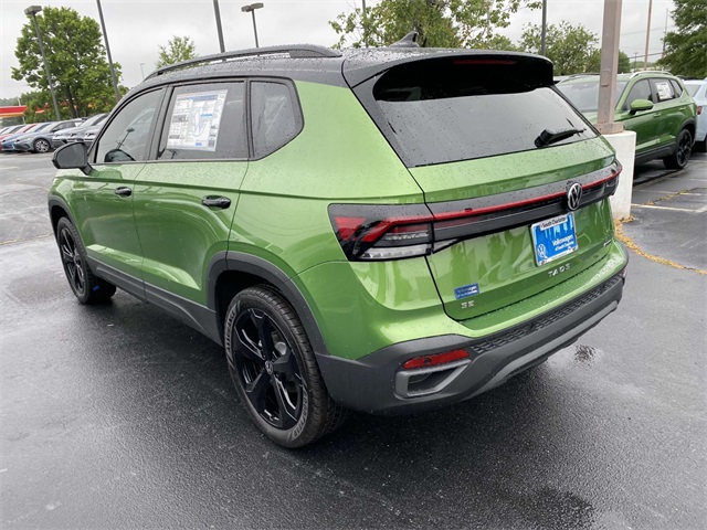 2025 Volkswagen Taos SE photo 2