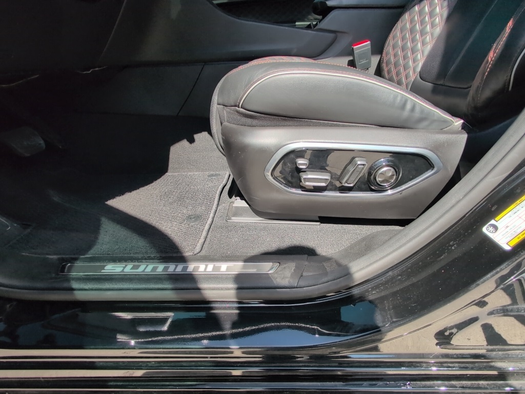2022 Jeep Grand Cherokee Summit Reserve photo 14