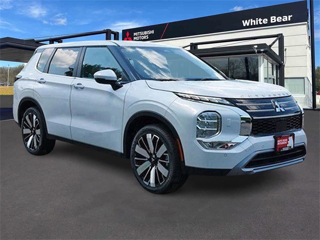 2025 Mitsubishi Outlander SE's photo