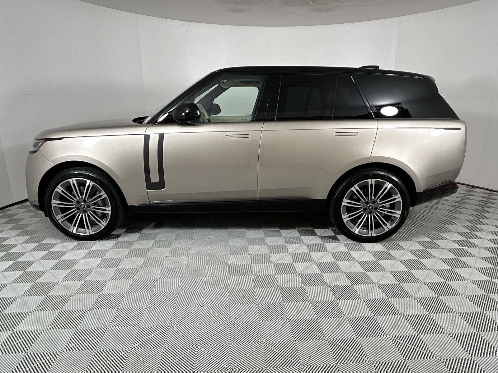2025 Land Rover Range Rover SE photo 2