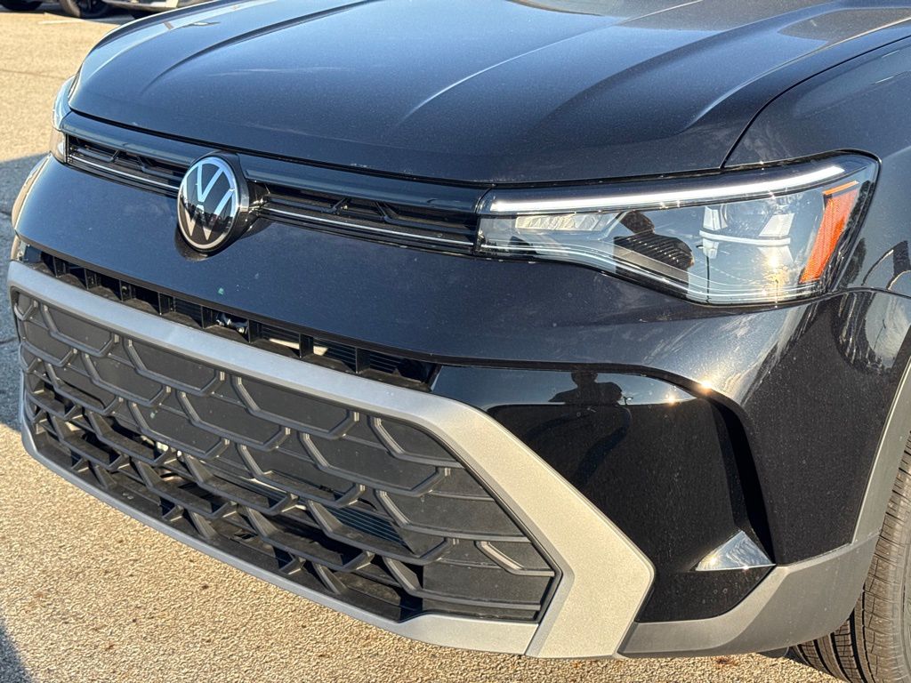 2025 Volkswagen Taos S photo 9
