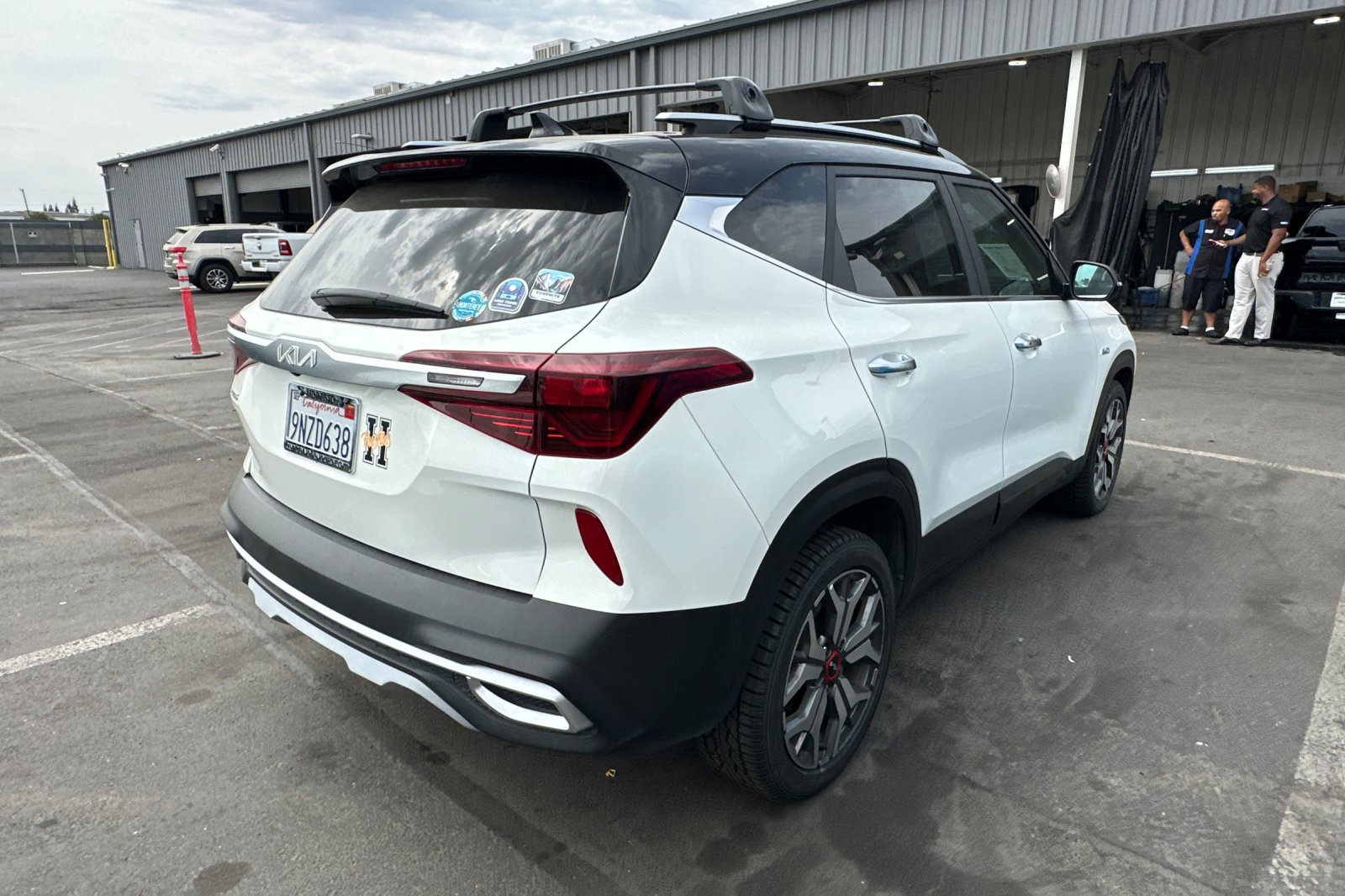 2022 Kia Seltos SX photo 2