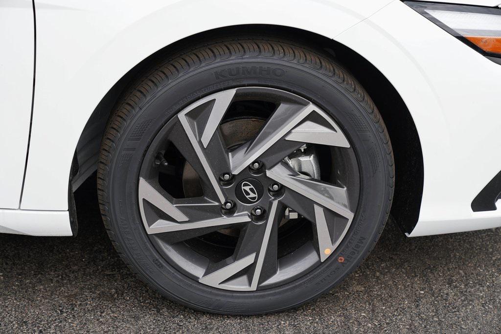 2025 Hyundai Elantra SEL Sport photo 6