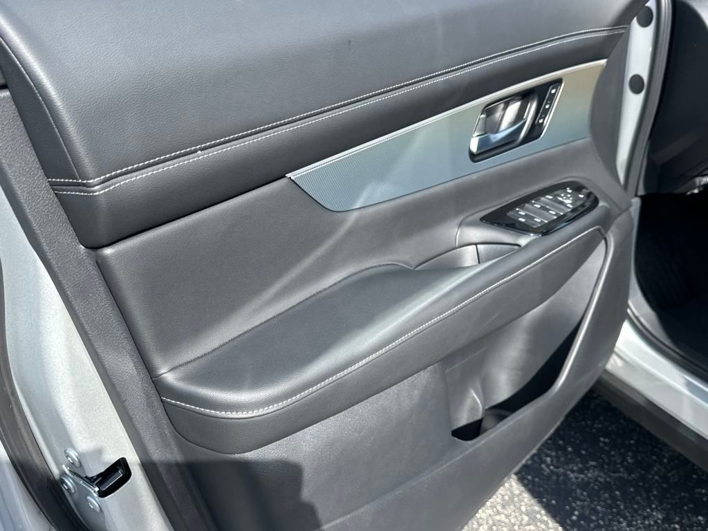 2025 Nissan Murano SL photo 11