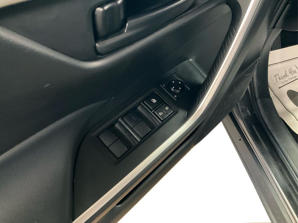 2022 Toyota RAV4 LE photo 30