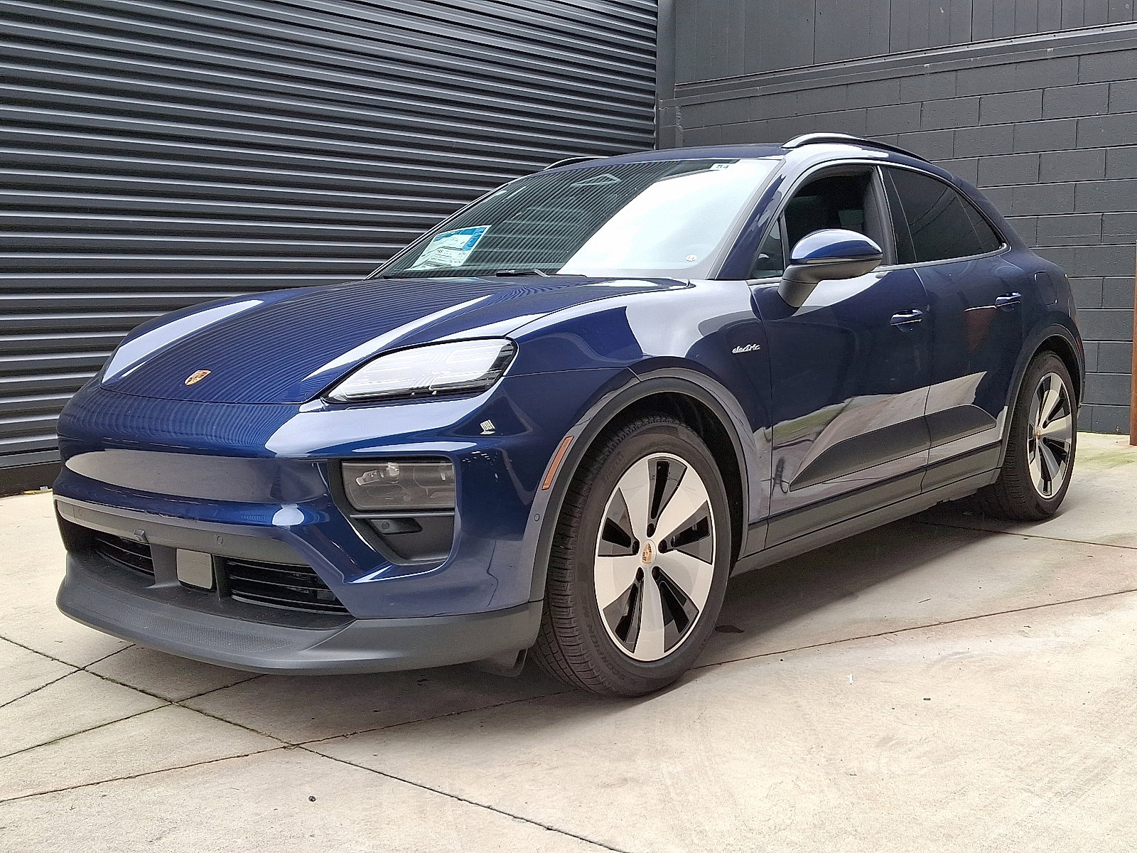 2025 Porsche Macan Base