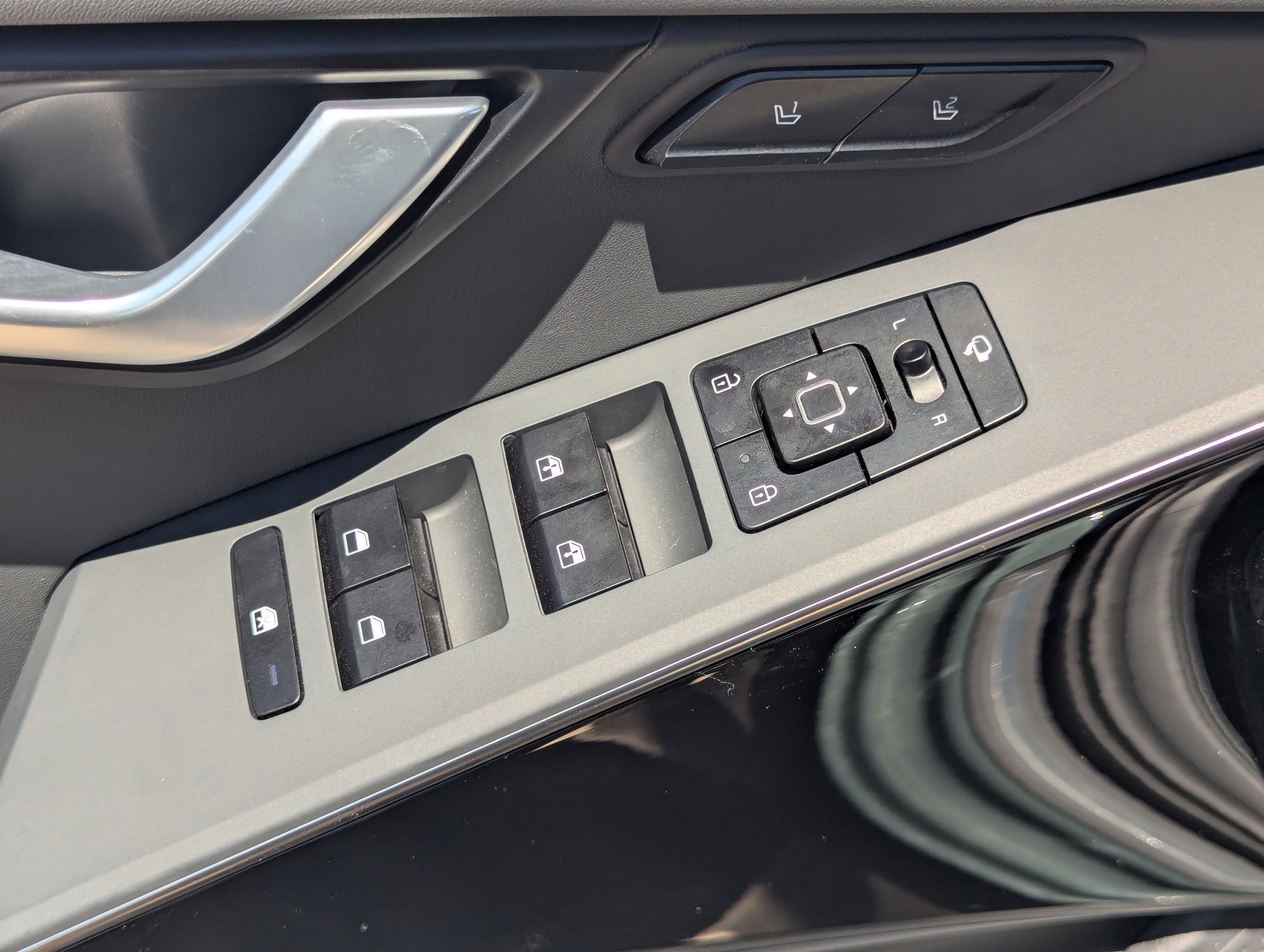 2024 Kia Niro Plug-In Hybrid SX Touring photo 7
