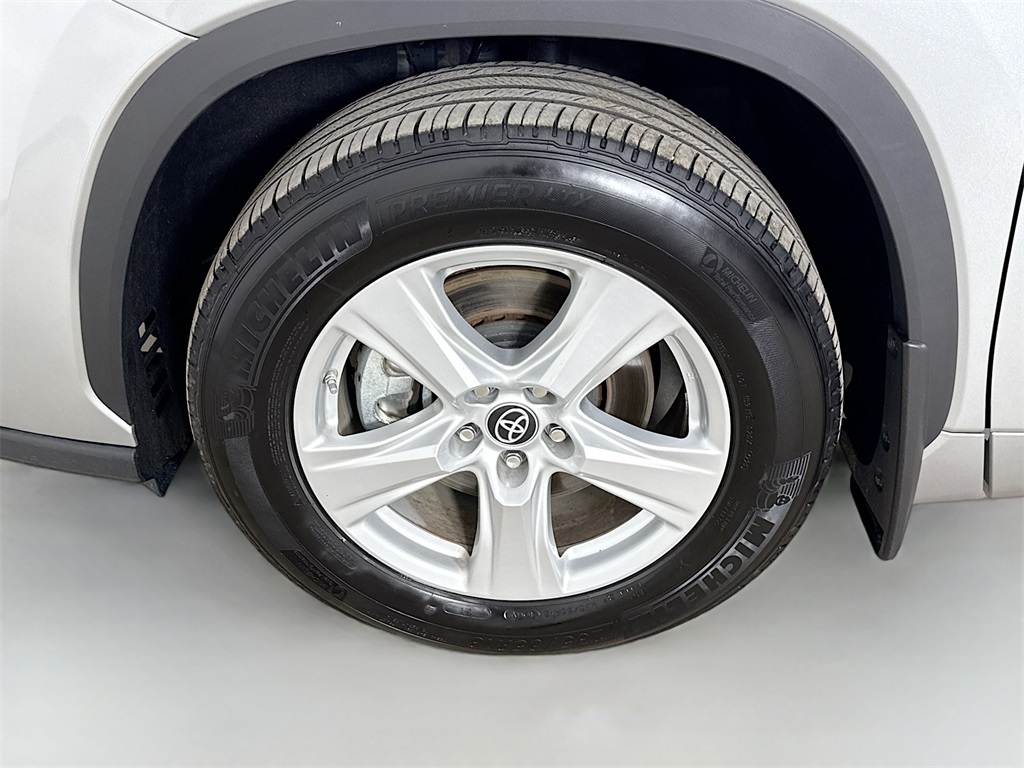 2023 Toyota Highlander L photo 30