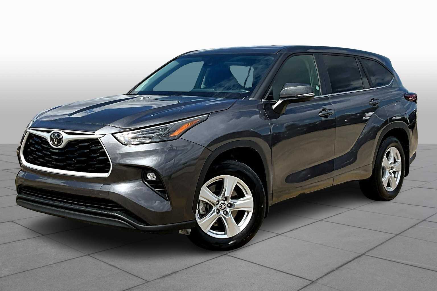 2024 Toyota Highlander LE's photo