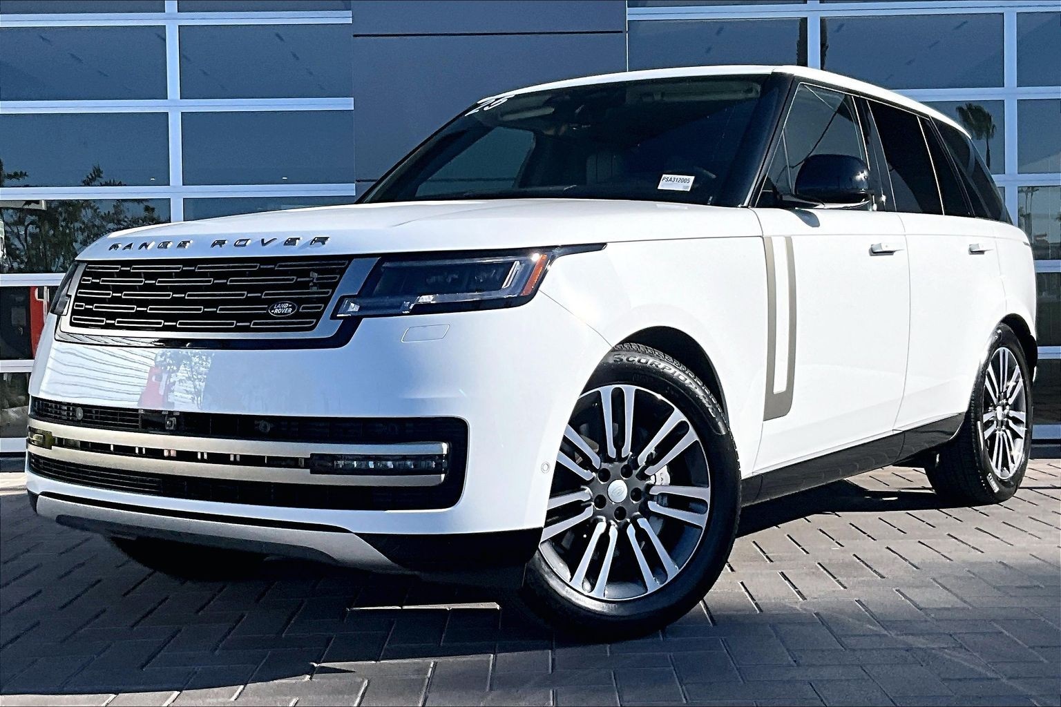 2025 Land Rover Range Rover SE's photo