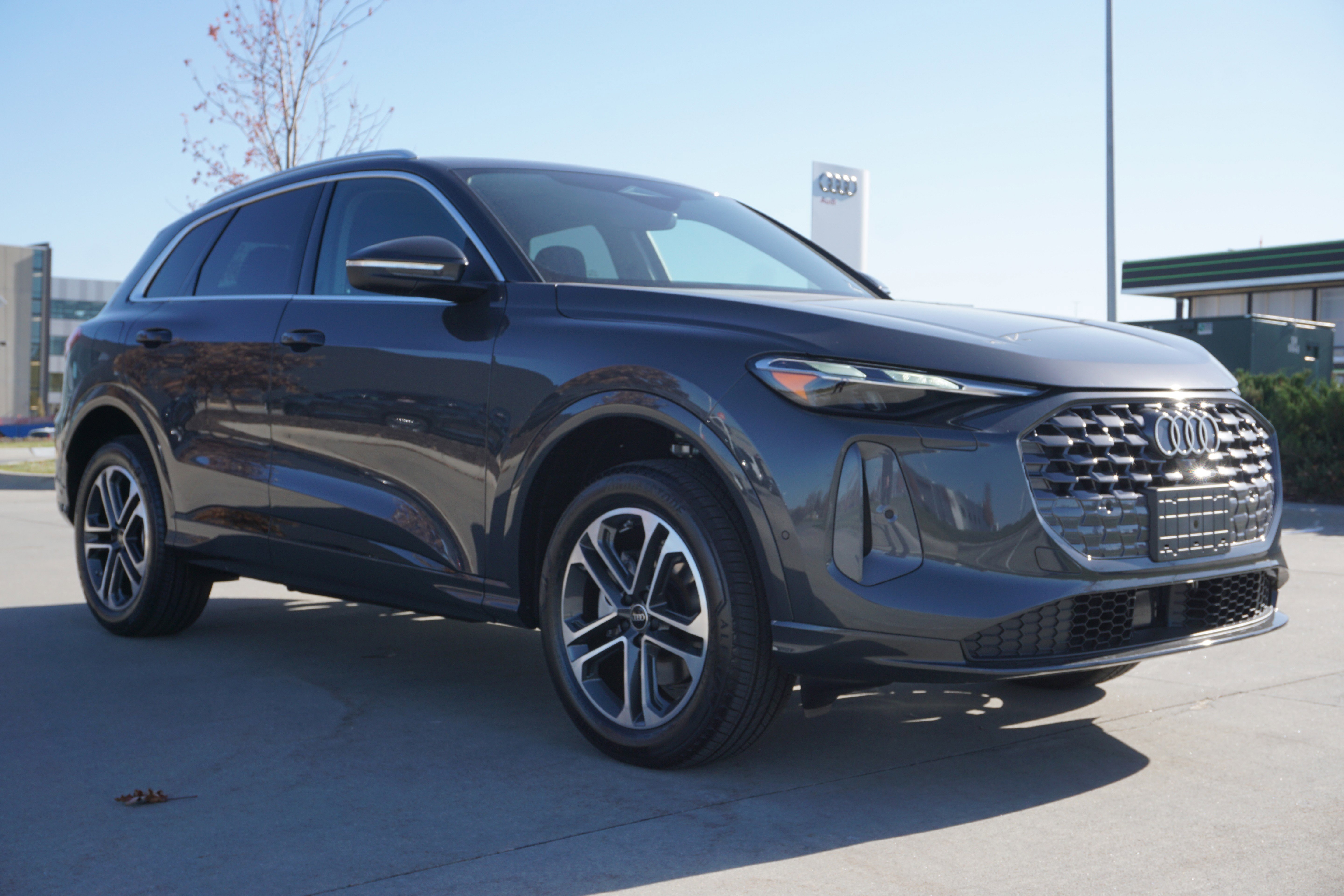 2025 Audi New Q5 Premium's photo