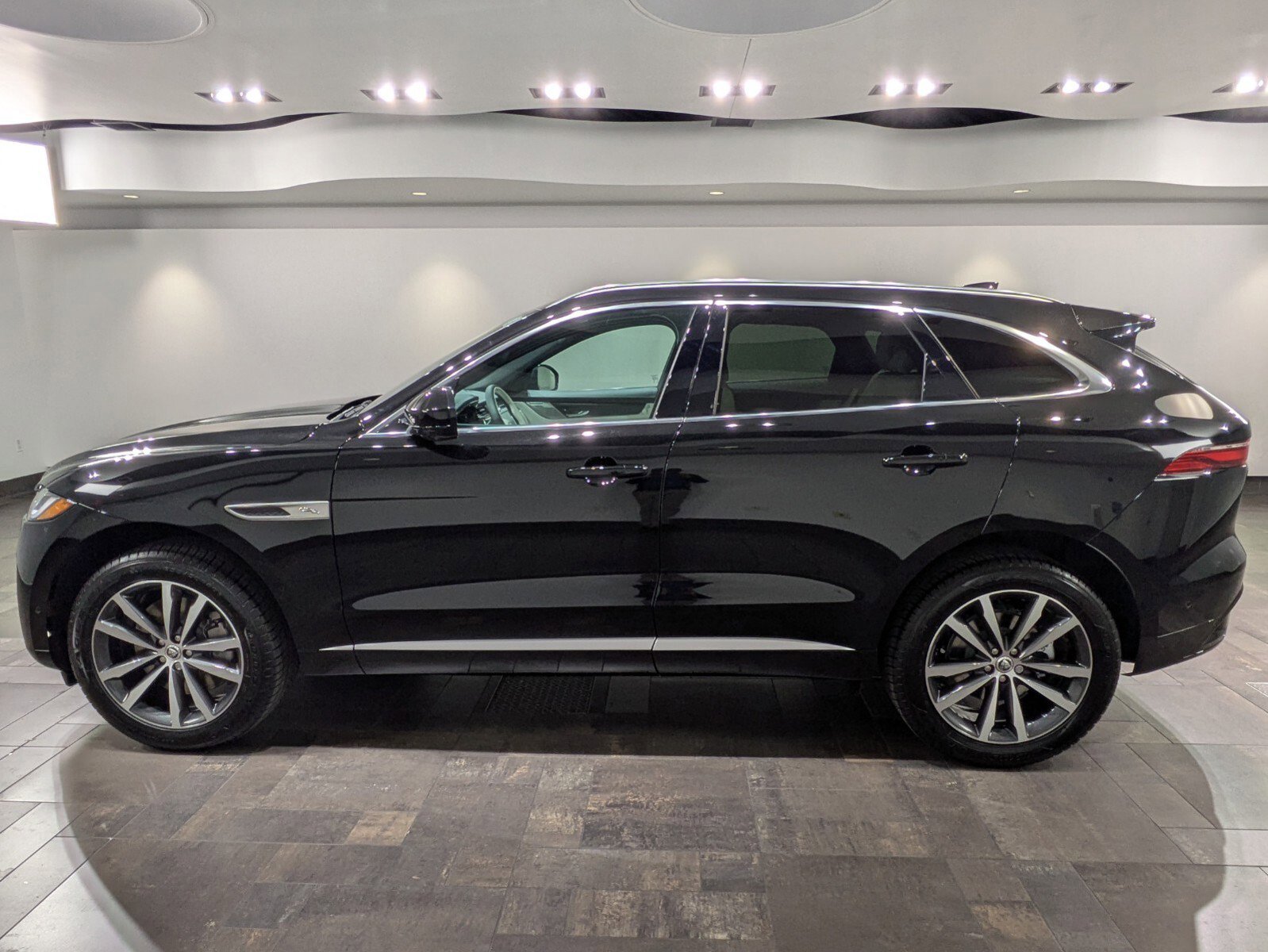 2026 Jaguar F-PACE P250 R-Dynamic S photo 3