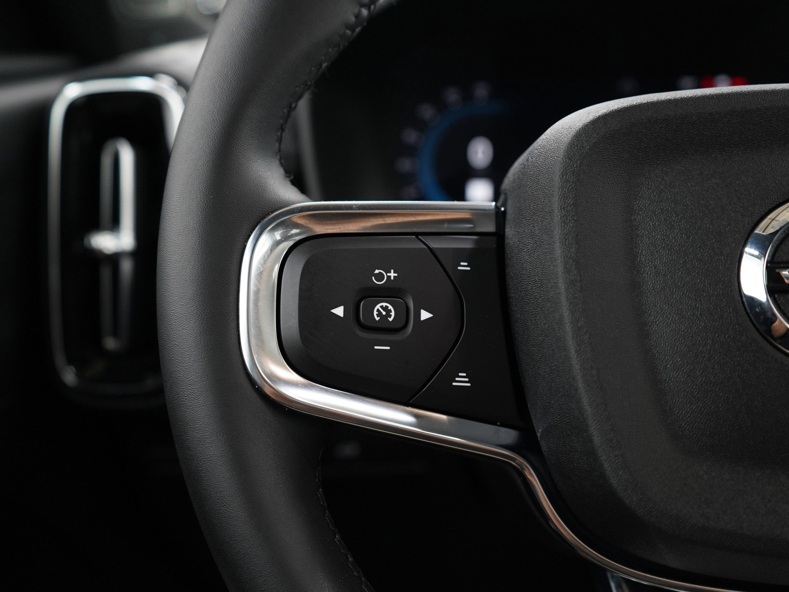 2023 Volvo XC40 Recharge Twin Plus photo 24