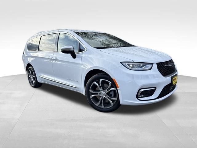 2026 Chrysler Pacifica Pinnacle's photo