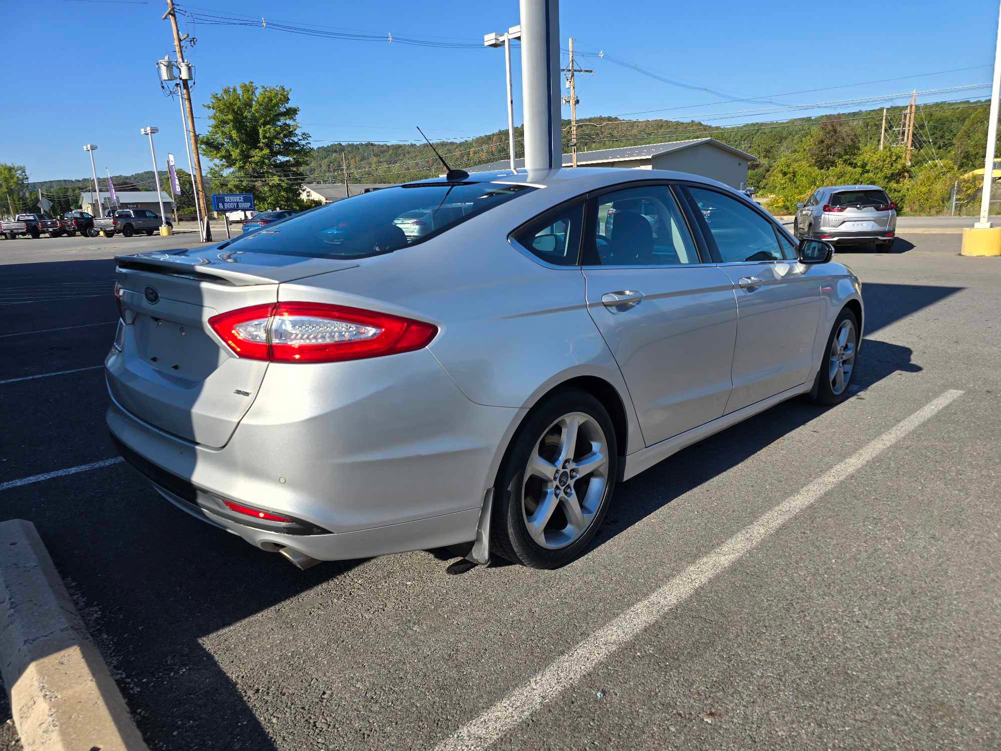 2014 Ford Fusion SE photo 2