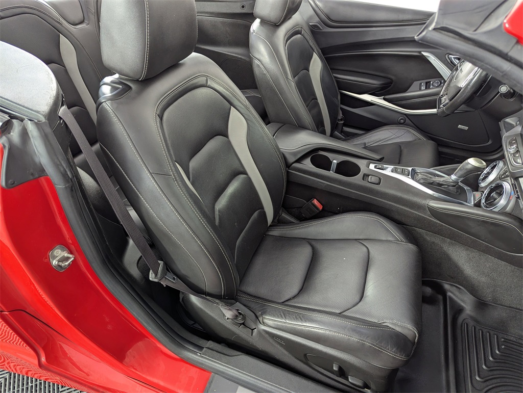 2017 Chevrolet Camaro 2LT photo 31