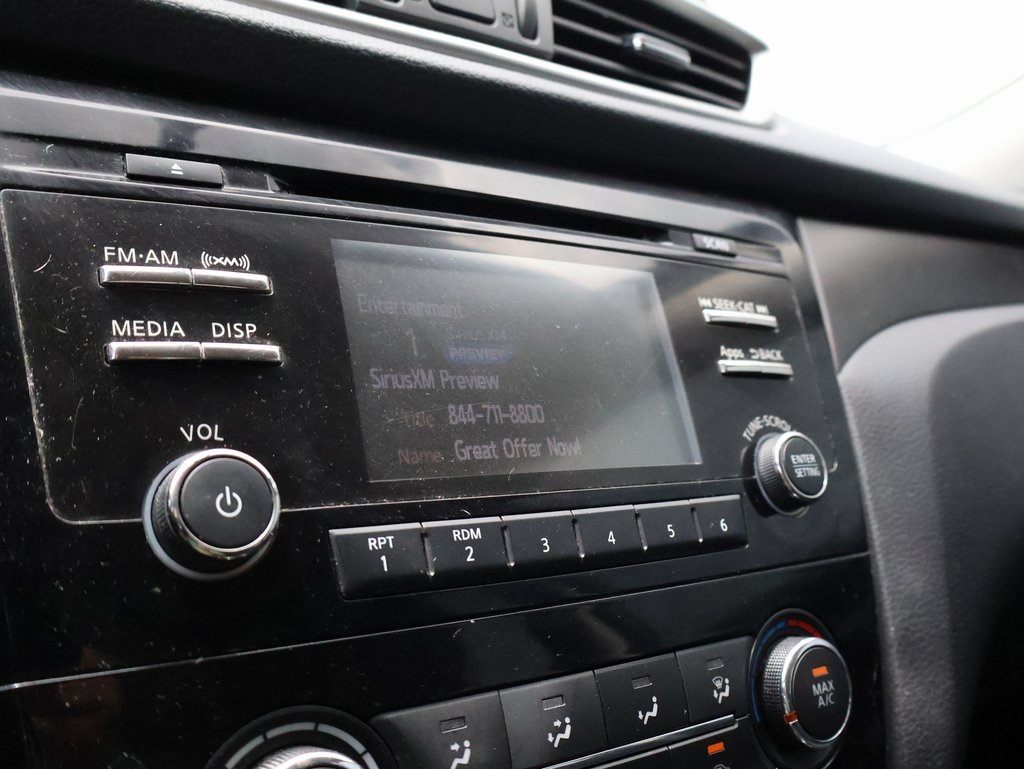 2016 Nissan Rogue S photo 30