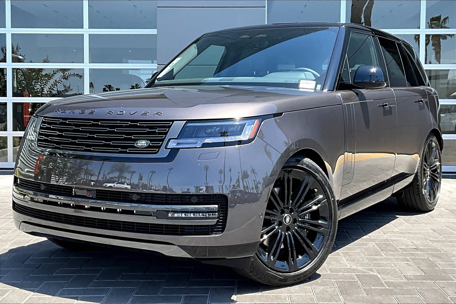 2025 Land Rover Range Rover SE's photo