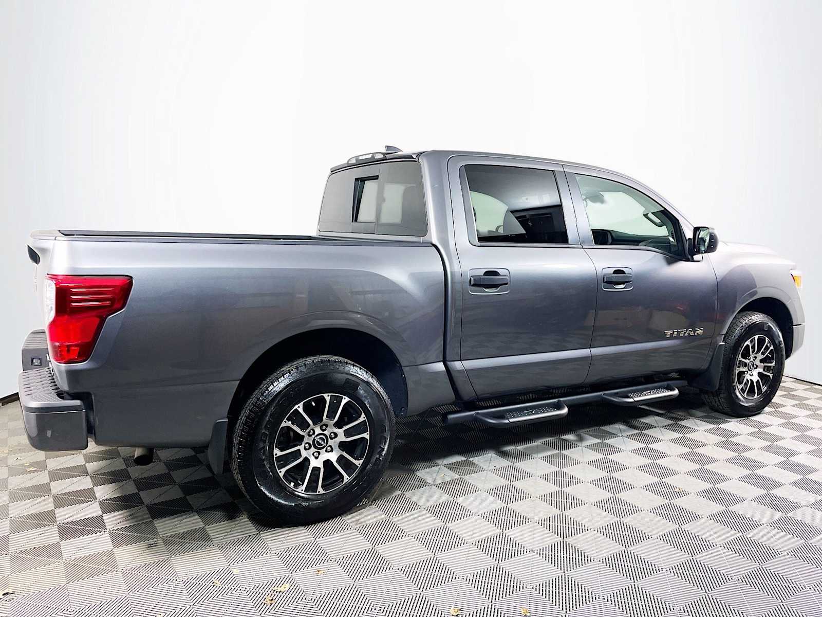 2024 Nissan Titan SV photo 4