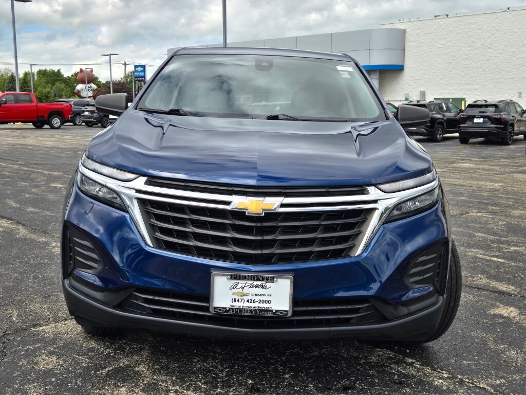 2022 Chevrolet Equinox LS photo 2