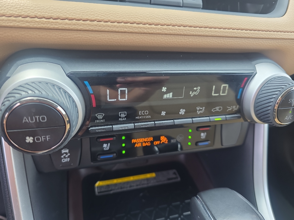 2019 Toyota RAV4 Hybrid Limited photo 17