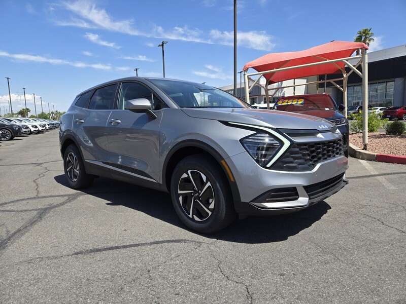 2025 Kia Sportage Hybrid LX photo 2