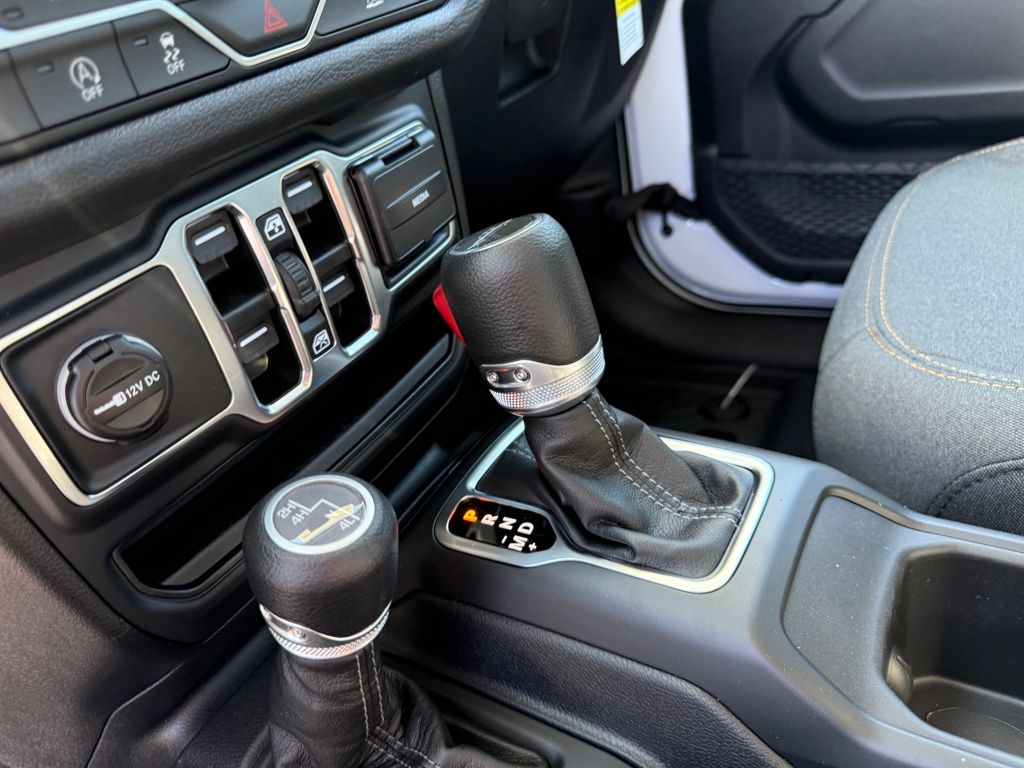 2025 Jeep Gladiator Sport photo 24