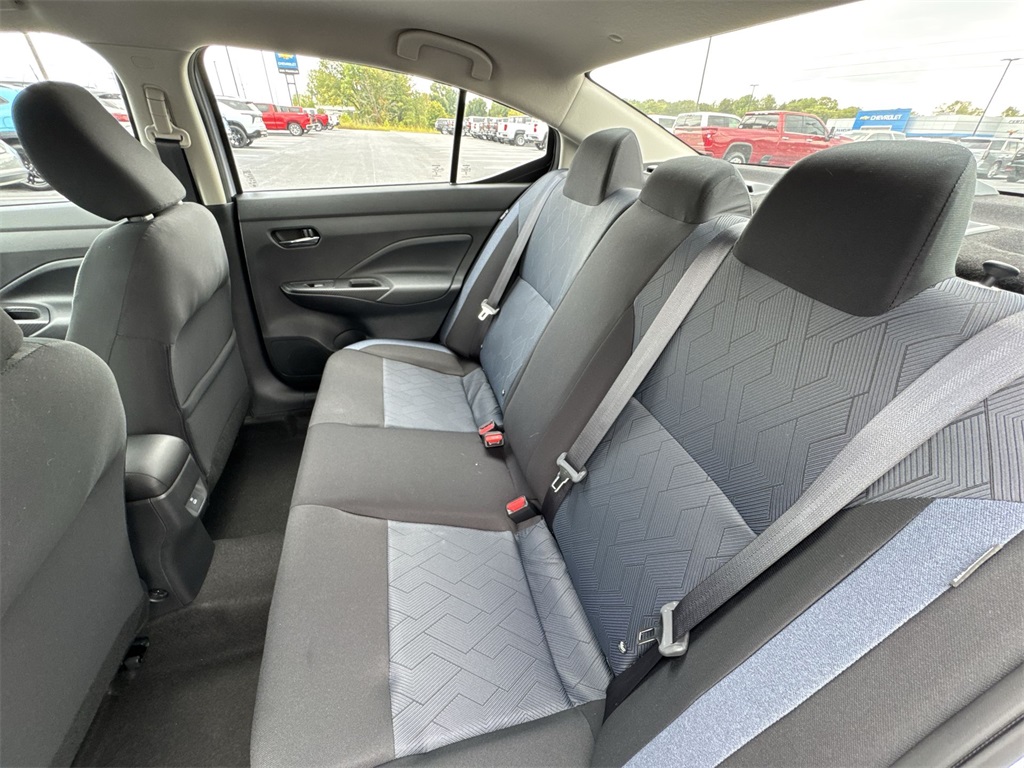 2025 Nissan Versa 1.6 SV photo 21