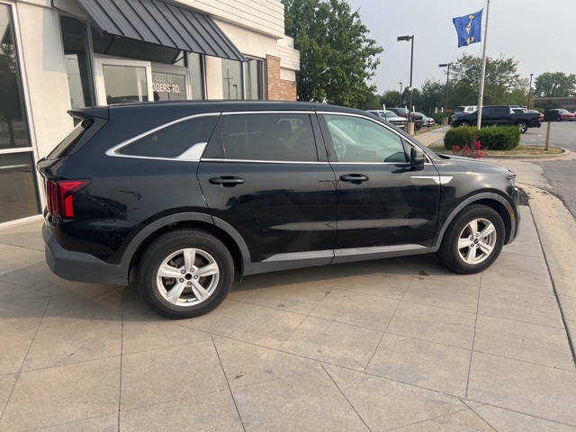 2021 Kia Sorento LX photo 2