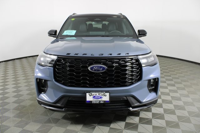 2025 Ford Explorer ST-Line photo 2