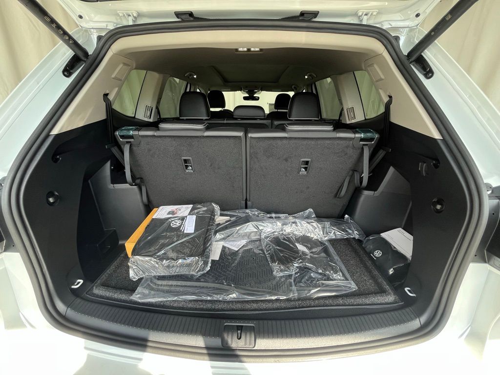 2025 Volkswagen Atlas SEL Premium R-Line photo 25