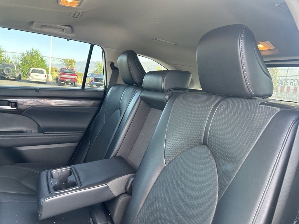 2022 Toyota Highlander Limited photo 14