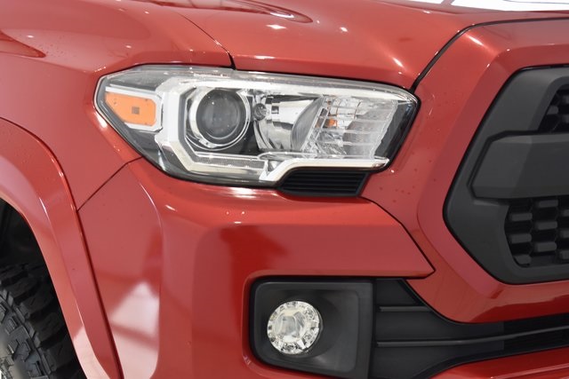 2017 Toyota Tacoma TRD Sport photo 2