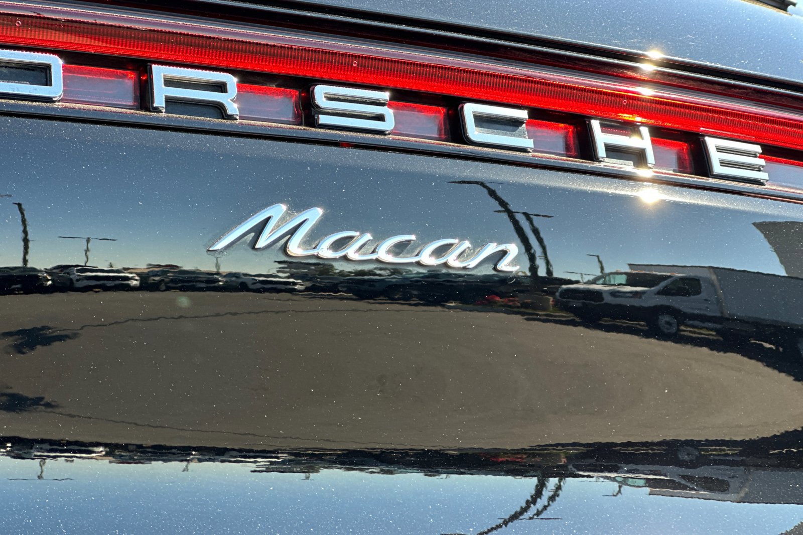2021 Porsche Macan Base photo 25
