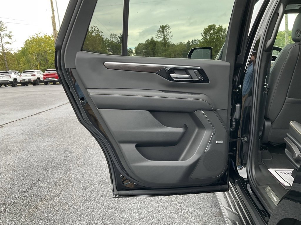 2025 Chevrolet Tahoe Premier photo 17