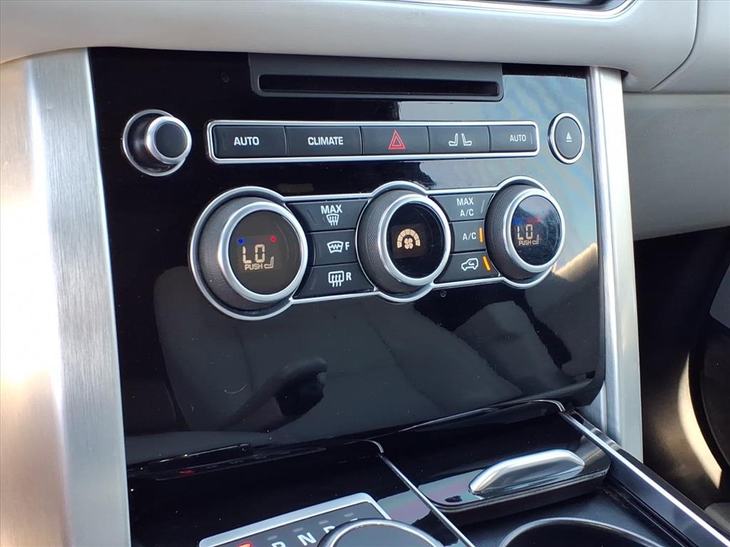 2016 Land Rover Range Rover HSE photo 12