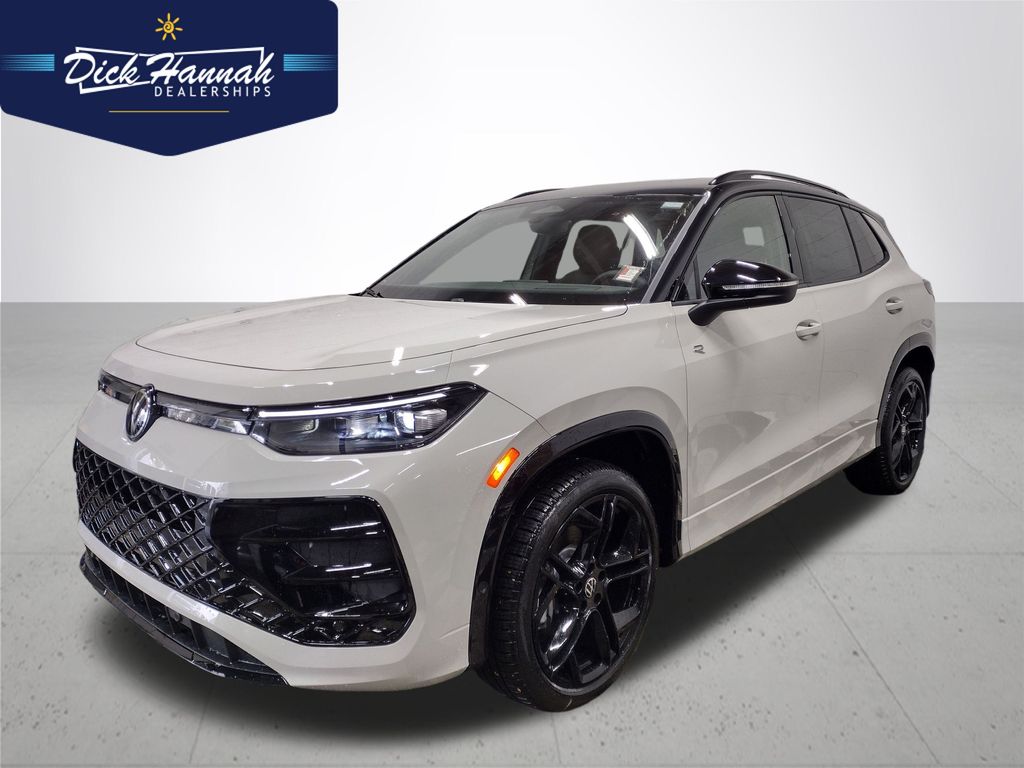 2026 Volkswagen Tiguan SE R-LINE BLACK's photo