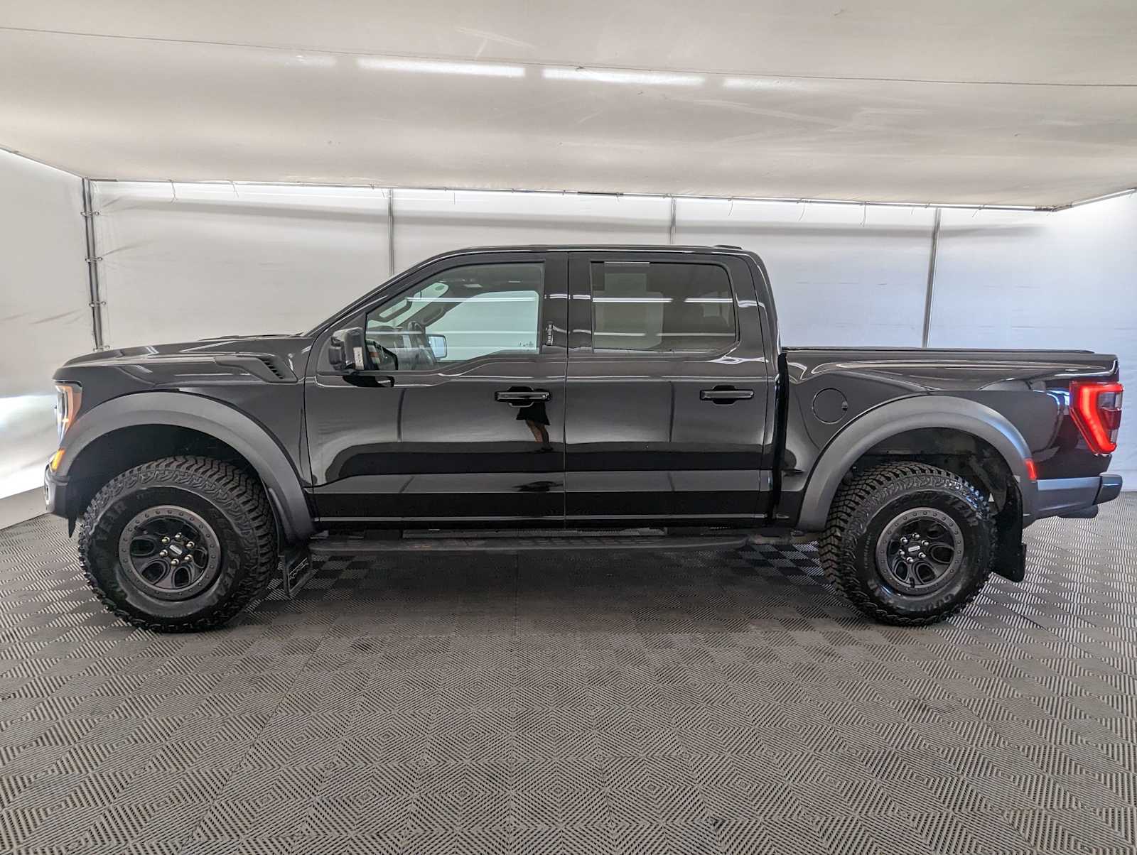2023 Ford F-150 Raptor photo 2