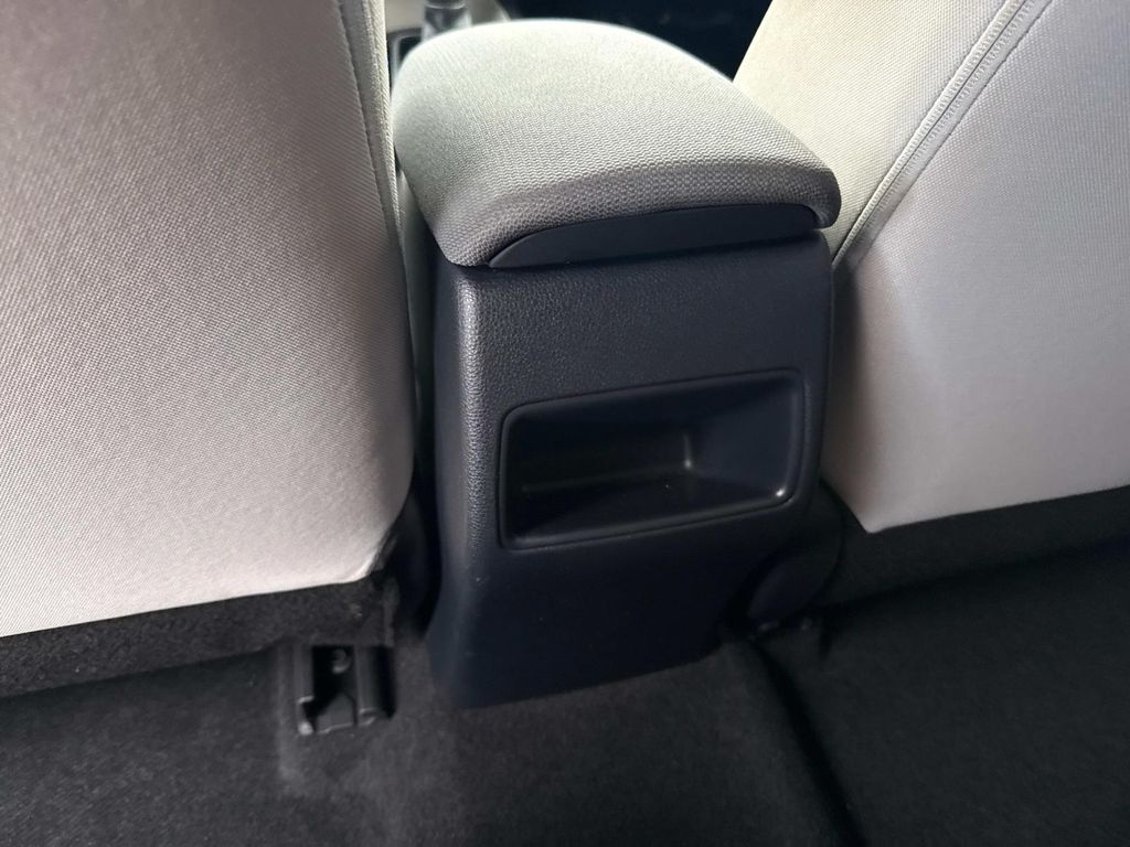 2022 Toyota Corolla LE photo 16